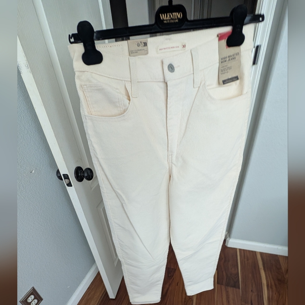 Levis Strauss & Co.High-Waisted Tapered Leg Relaxed Hip Corduory 30 x 29 Nwt ❤